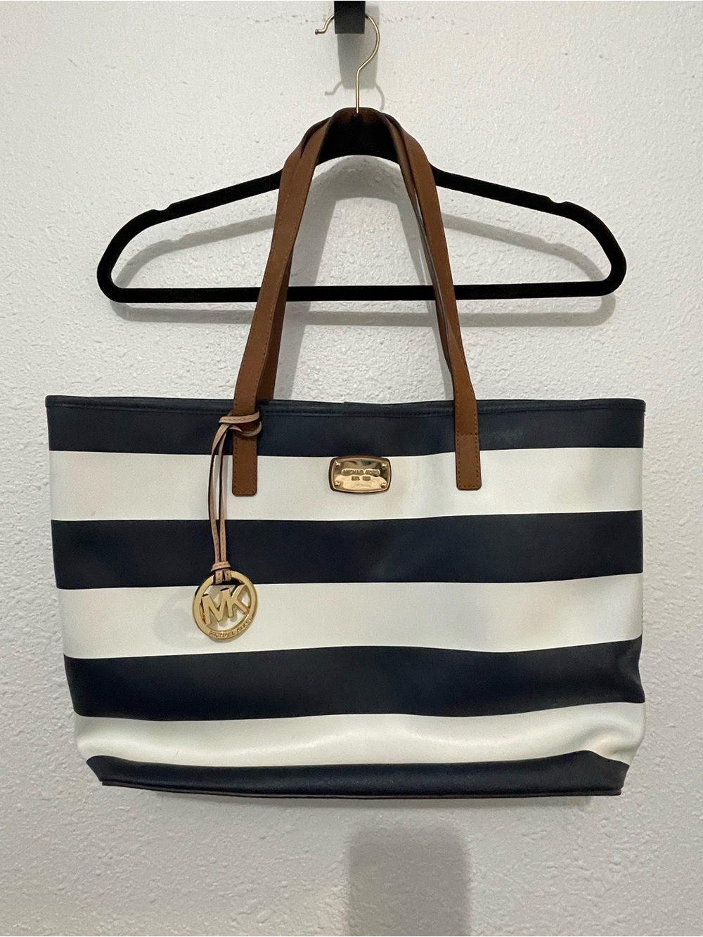 Michael Kors Nautical Navy Blue and White Striped Tote bucket hand bag clean
